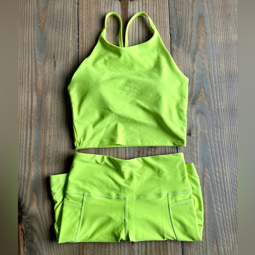 Never worn! Women’s medium Old Navy active powersoft workout set in bright green